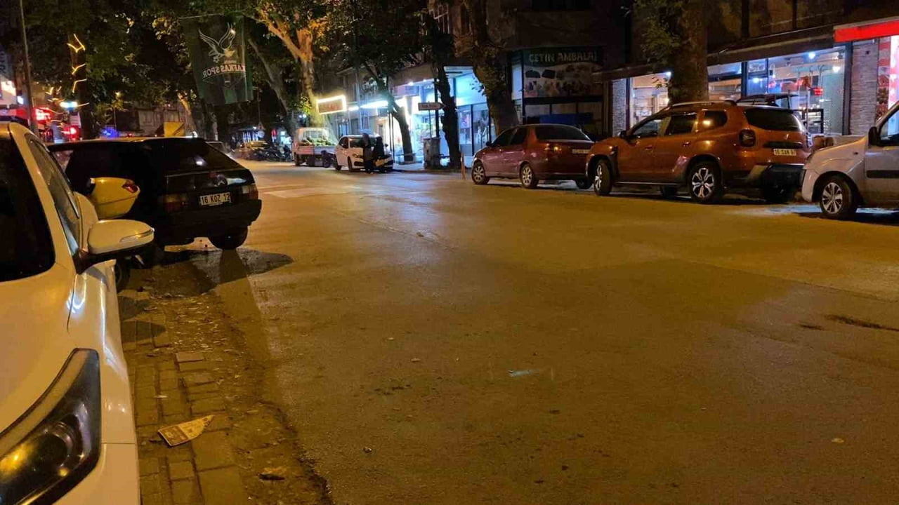BURSA'NIN İNEGÖL İLÇESİNDE MEYDANA GELEN BIÇAKLI KAVGADA BİR KİŞİ AĞIR YARALANDI.