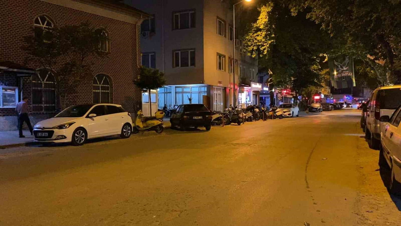 BURSA'NIN İNEGÖL İLÇESİNDE MEYDANA GELEN BIÇAKLI KAVGADA BİR KİŞİ AĞIR YARALANDI.