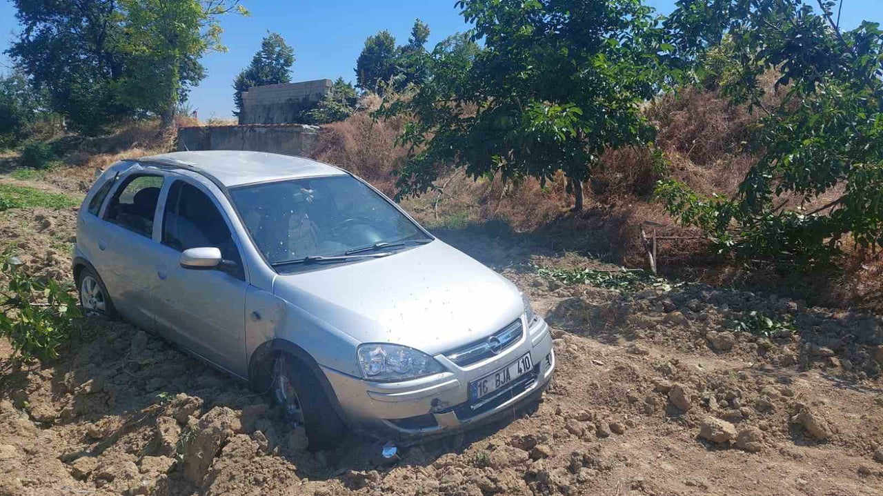 BURSA'NIN İNEGÖL İLÇESİNDE MEYDANA GELEN KAZADA KONTROLDEN ÇIKAN OTOMOBİL MEYVE BAHÇESİNE UÇTU:...