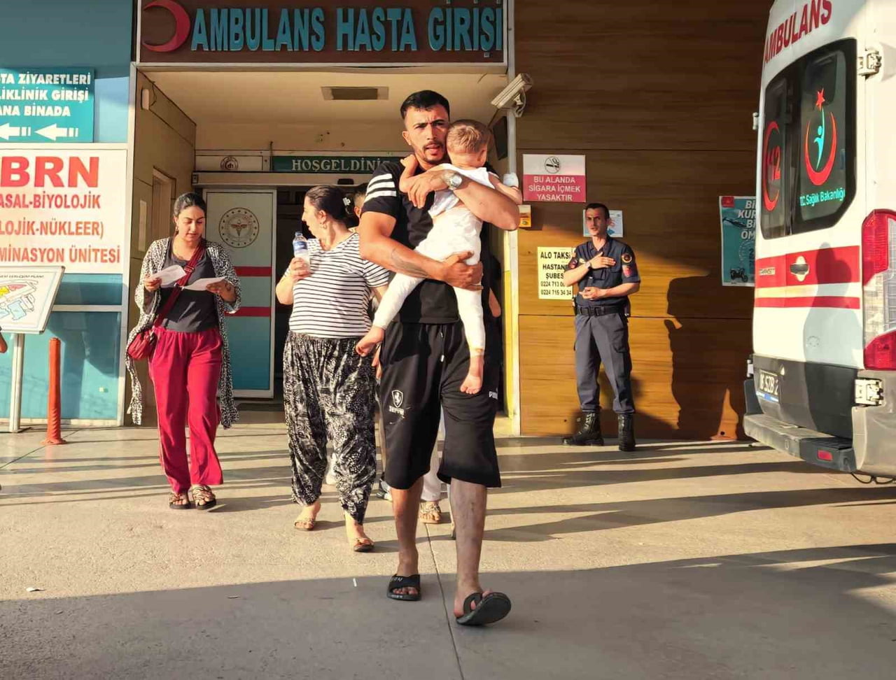 BURSA'NIN İNEGÖL İLÇESİNDE MEYDANA GELEN OLAYDA, MANGAL İÇİN YAKILAN ATEŞE DÜŞEN 2 YAŞINDAKİ ÇOCUK...