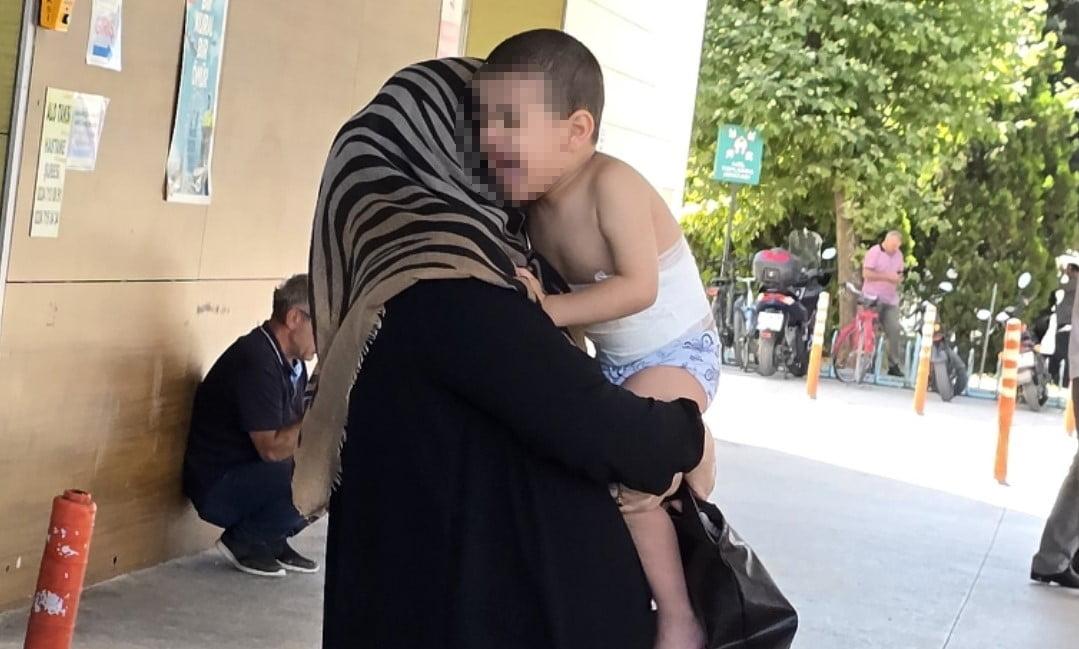 BURSA'NIN İNEGÖL İLÇESİNDE MEYDANA GELEN OLAYDA ÜZERİNE KAYNAR ÇAY DÖKÜLEN 3 YAŞINDAKİ ÇOCUK...