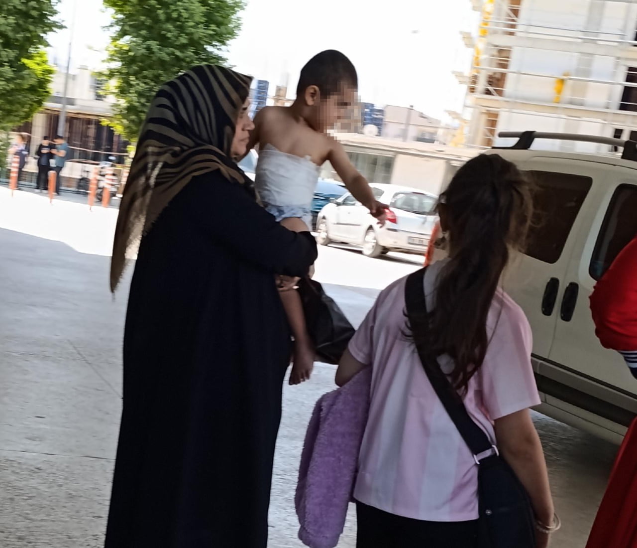 BURSA'NIN İNEGÖL İLÇESİNDE MEYDANA GELEN OLAYDA ÜZERİNE KAYNAR ÇAY DÖKÜLEN 3 YAŞINDAKİ ÇOCUK...