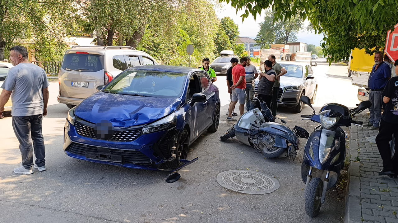 BURSA'NIN İNEGÖL İLÇESİNDE OTOMOBİL İLE ÇARPIŞAN MOTOSİKLETİN SÜRÜCÜSÜ YARALANDI.