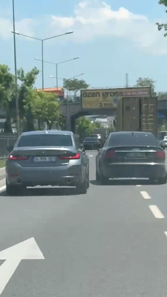 BURSA'NIN İNEGÖL İLÇESİNDE TRAFİKTE TEHLİKELİ HAREKETLER YAPARAK HEM KENDİ CANLARINI HEM DE DİĞER...