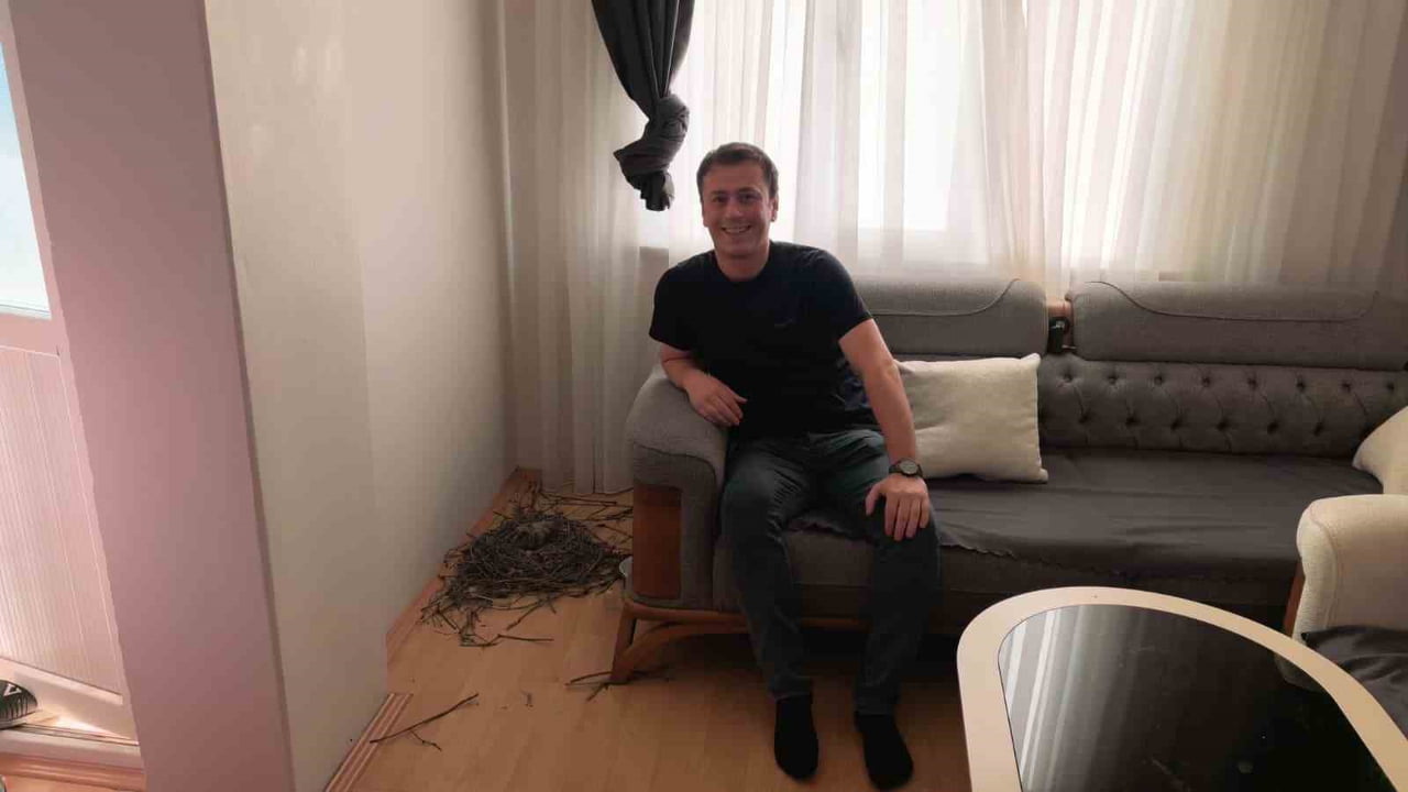 BURSA'NIN İNEGÖL İLÇESİNDE YALNIZ YAŞAYAN ONUR BİLİCİ (28), YAKLAŞIK 1,5 AY ÖNCE EVİNİN OTURMA...