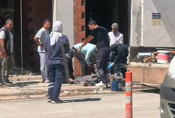 BURSA'NIN İNEGÖL İLÇESİNDE YAPIMI DEVAM EDEN İNŞAATTA MEYDANA GELEN OLAYDA ELEKTRİK AKIMINA...