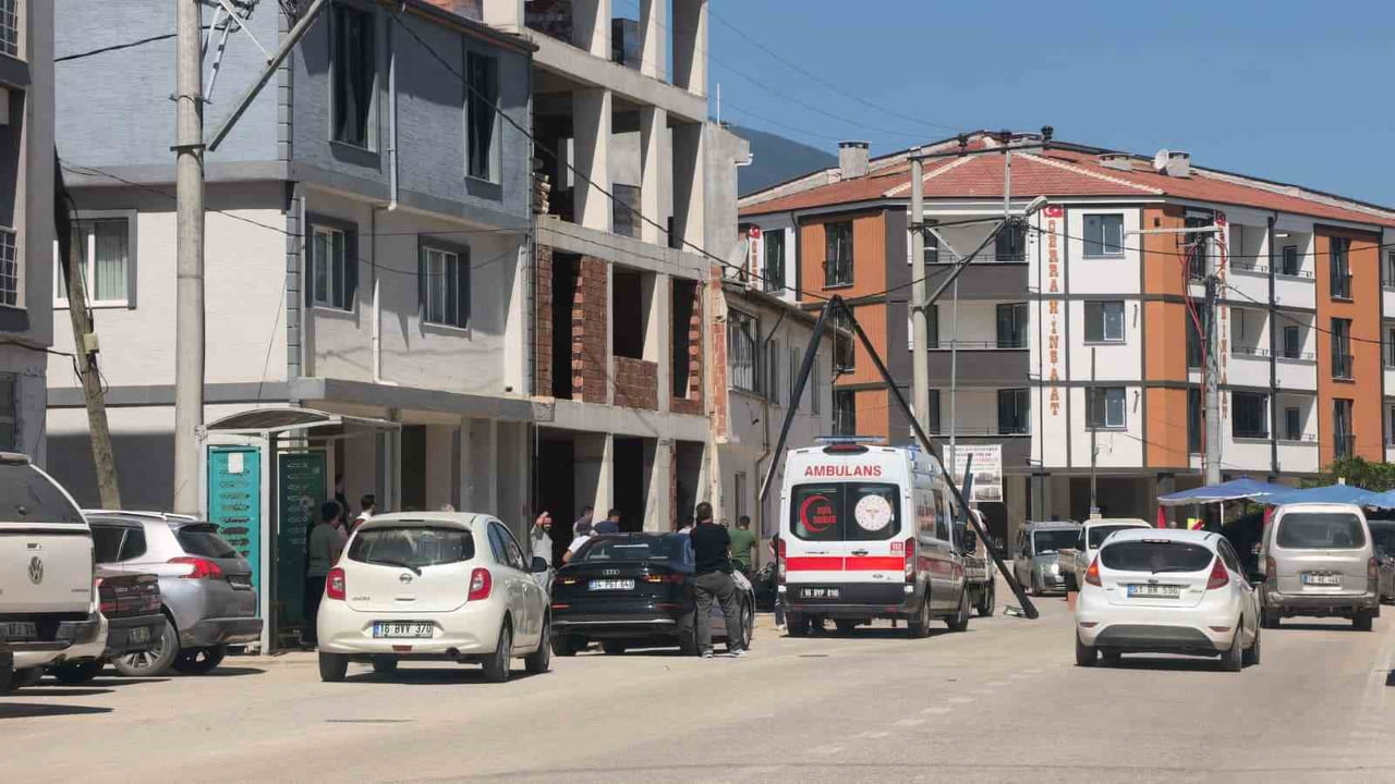 BURSA'NIN İNEGÖL İLÇESİNDE YAPIMI DEVAM EDEN İNŞAATTA MEYDANA GELEN OLAYDA ELEKTRİK AKIMINA...