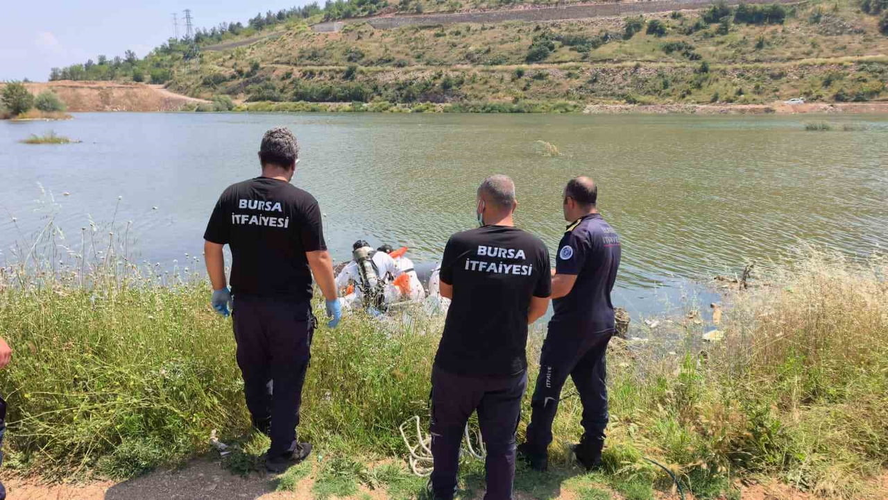 BURSA'NIN İNEGÖL İLÇESİNDEKİ BOĞAZKÖY BARAJI'NDA SULAR İÇERİSİNDE GÖRÜLEN BÜYÜKBAŞ HAYVAN ÖLÜSÜ...