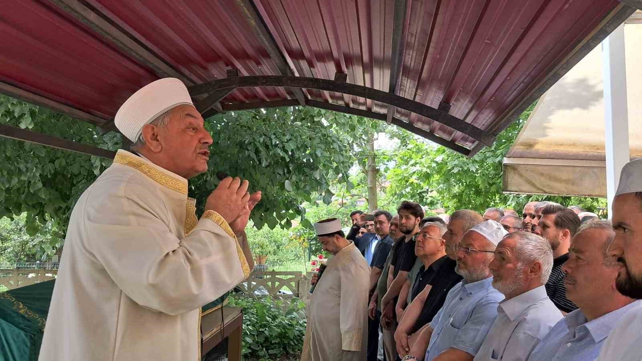 BURSA'NIN İZNİK İLÇESİNDE FAALİYET GÖSTEREN İTİMAT SÜT ÜRÜNLERİ'NİN KURUCUSU, 3 ÇOCUK BABASI AHMET...