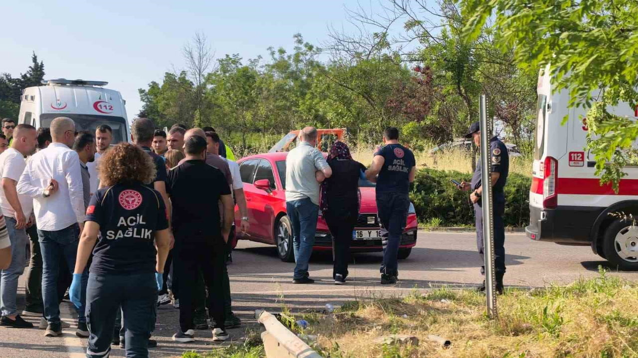BURSA'NIN KESTEL İLÇESİNDE MEYDANA GELEN KAZADA 2 OTOMOBİL ÇARPIŞTI. YAŞANAN KAZADA 6 KİŞİ...