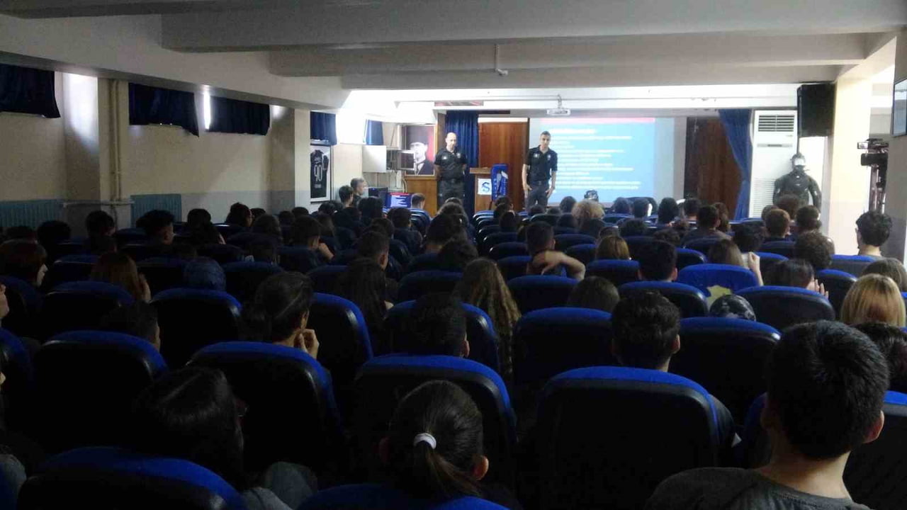 BURSA'NIN MUDANYA İLÇESİNDE BULUNAN SAMİ EVKURAN ANADOLU LİSESİ'NDE, YAZ AYLARININ YAKLAŞMASIYLA...