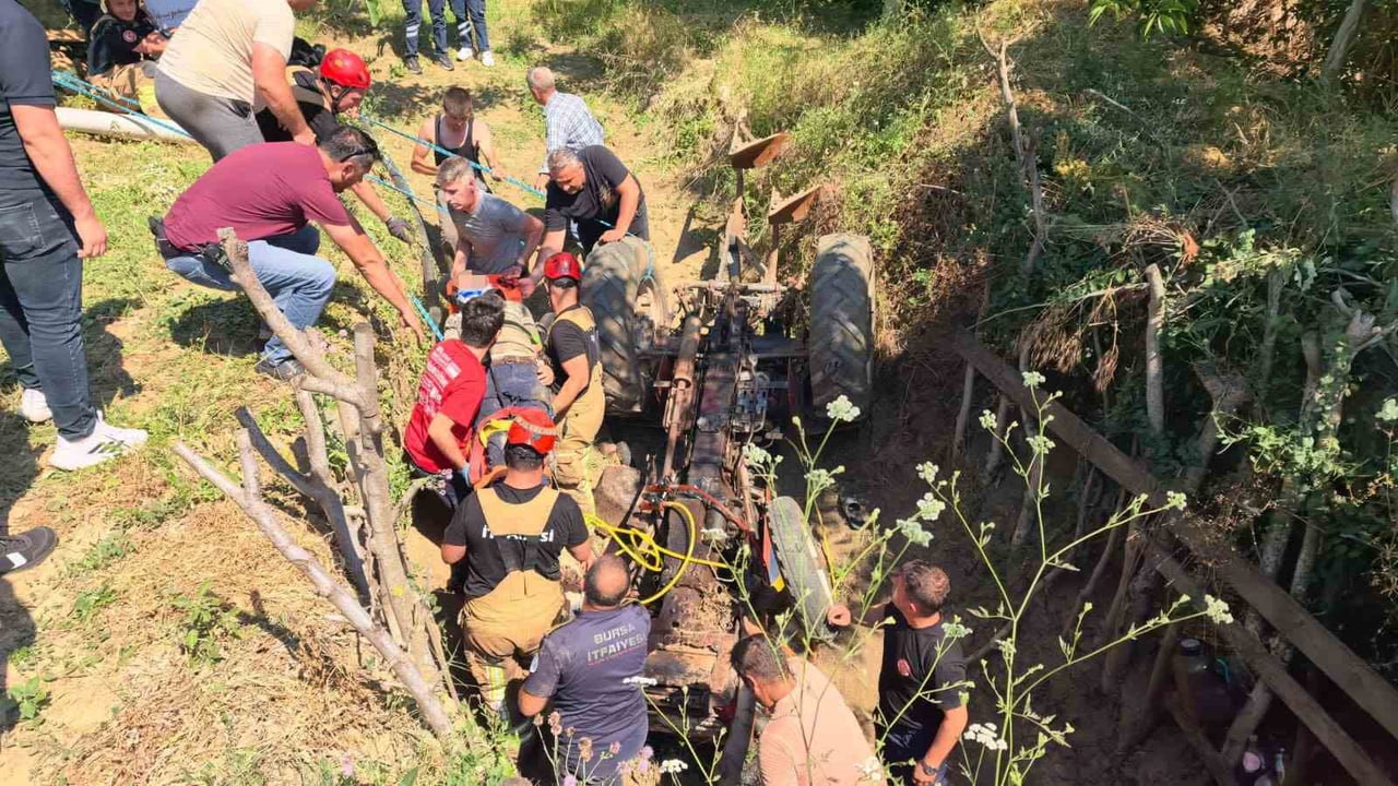 BURSA'NINİNEGÖLİLÇESİNDE MEYDANA GELEN TRAKTÖR KAZASINDA DEVRİLEN TRAKTÖRÜN ALTINDA KALAN DEDE...