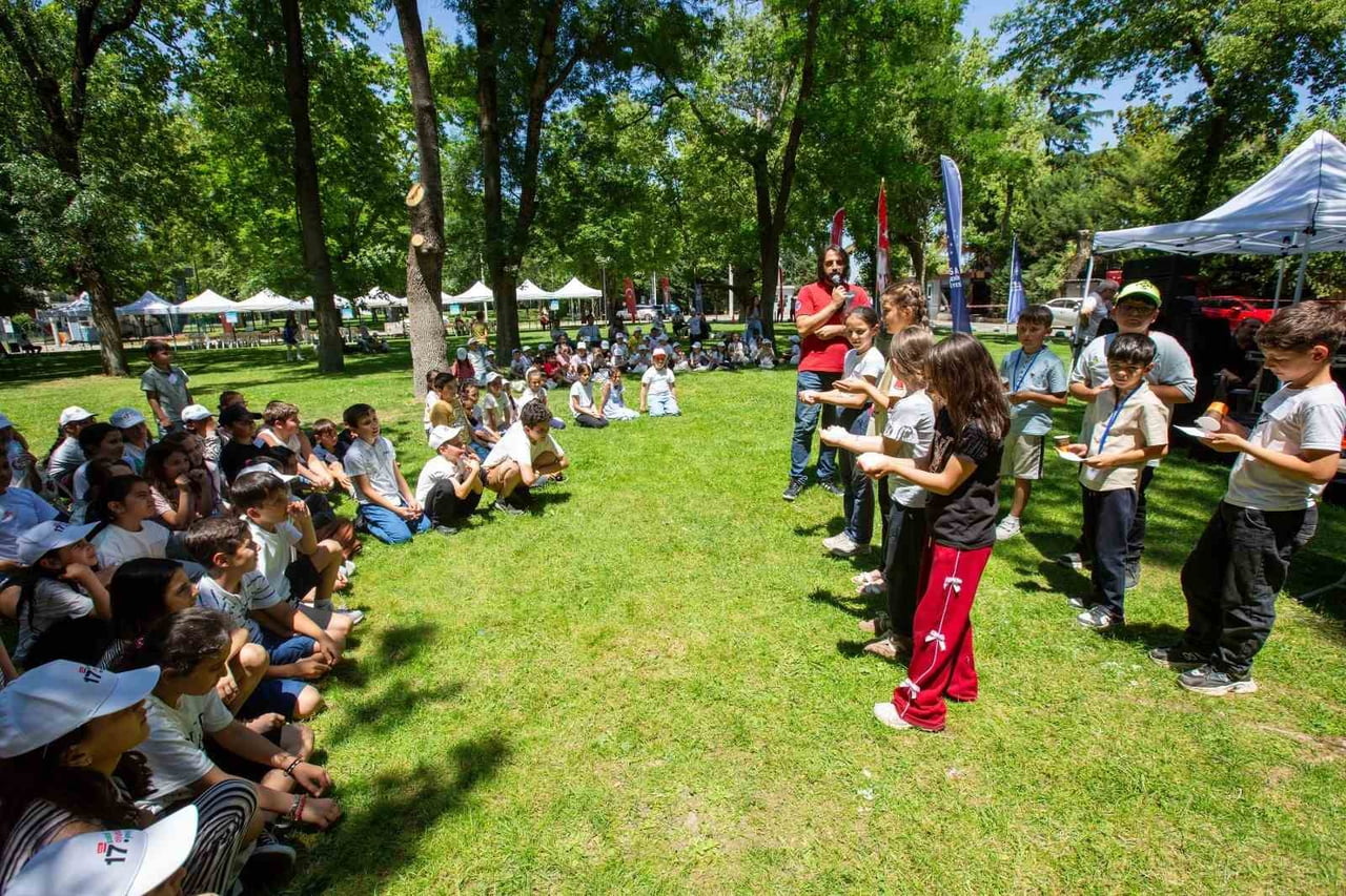 BURSA BÜYÜKŞEHİR BELEDİYESİ, 17'NCİSİ GERÇEKLEŞTİRİLEN SOKAK OYUNLARI ŞENLİĞİ İLE UNUTULMAYA YÜZ...