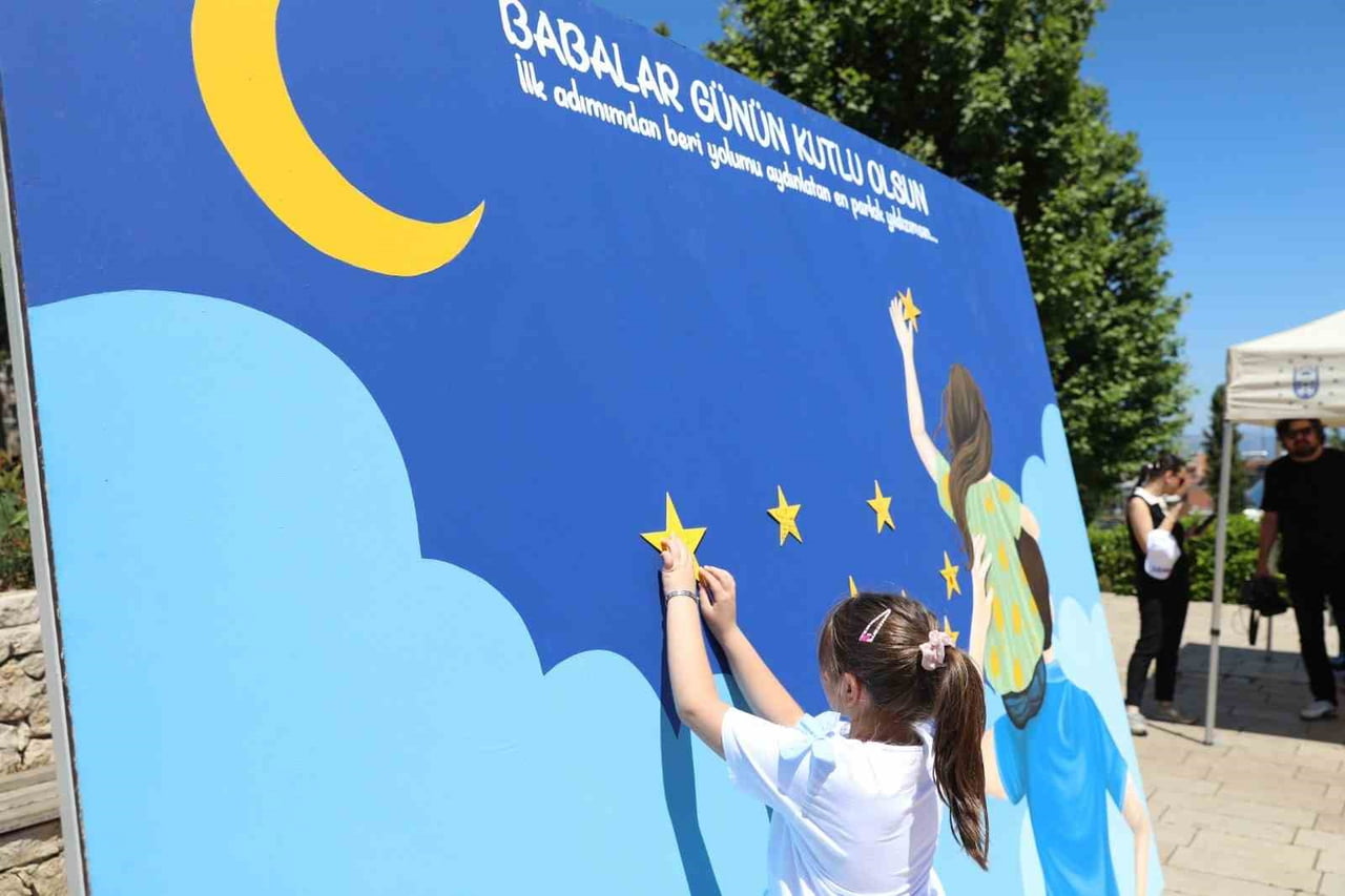 BURSA BÜYÜKŞEHİR BELEDİYESİ, ‘BABALAR GÜNÜ’NÜ TARİHİ ÇARŞI VE HANLAR BÖLGESİ’NDE GERÇEKLEŞTİRDİĞİ...