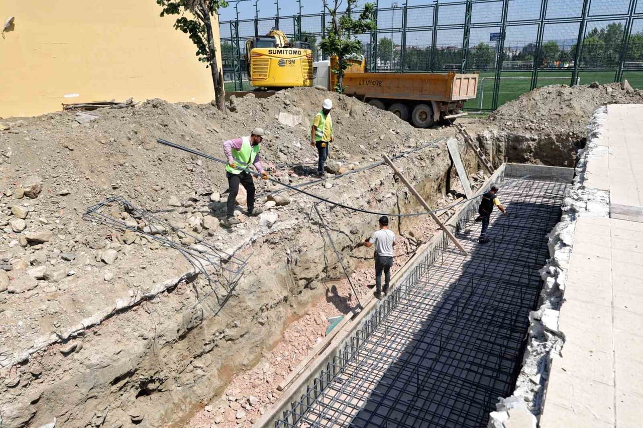 BURSA BÜYÜKŞEHİR BELEDİYESİ, KENT GENELİNDE SPOR YATIRIMLARINI SÜRDÜRÜRKEN, VATANDAŞLARIN YILIN...
