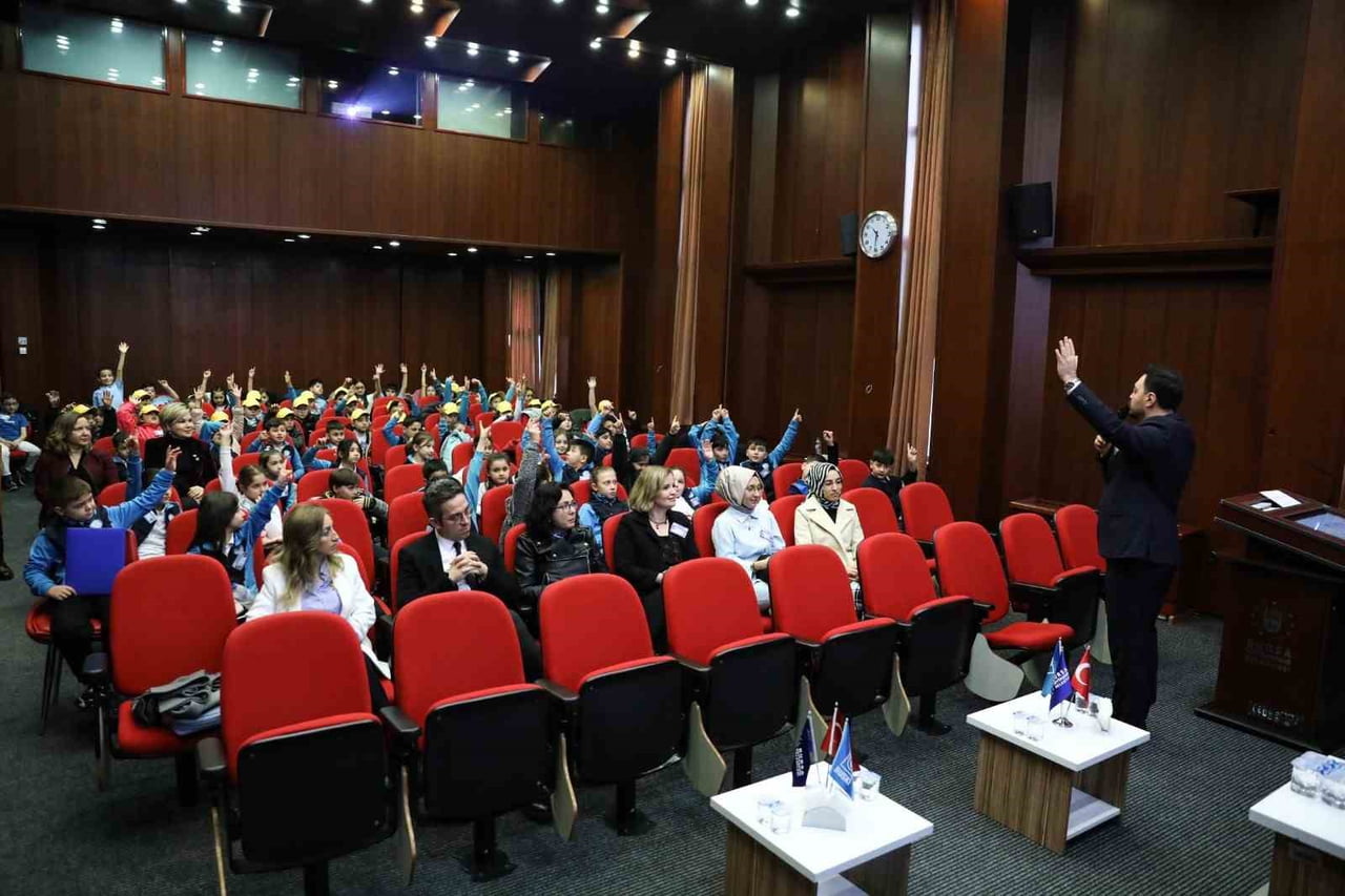 BURSA BÜYÜKŞEHİR BELEDİYESİ, UFAK YAŞTA SU BİLİNCİ OLUŞTURMAK, SUYUN SINIRLI BİR KAYNAK OLDUĞUNU...