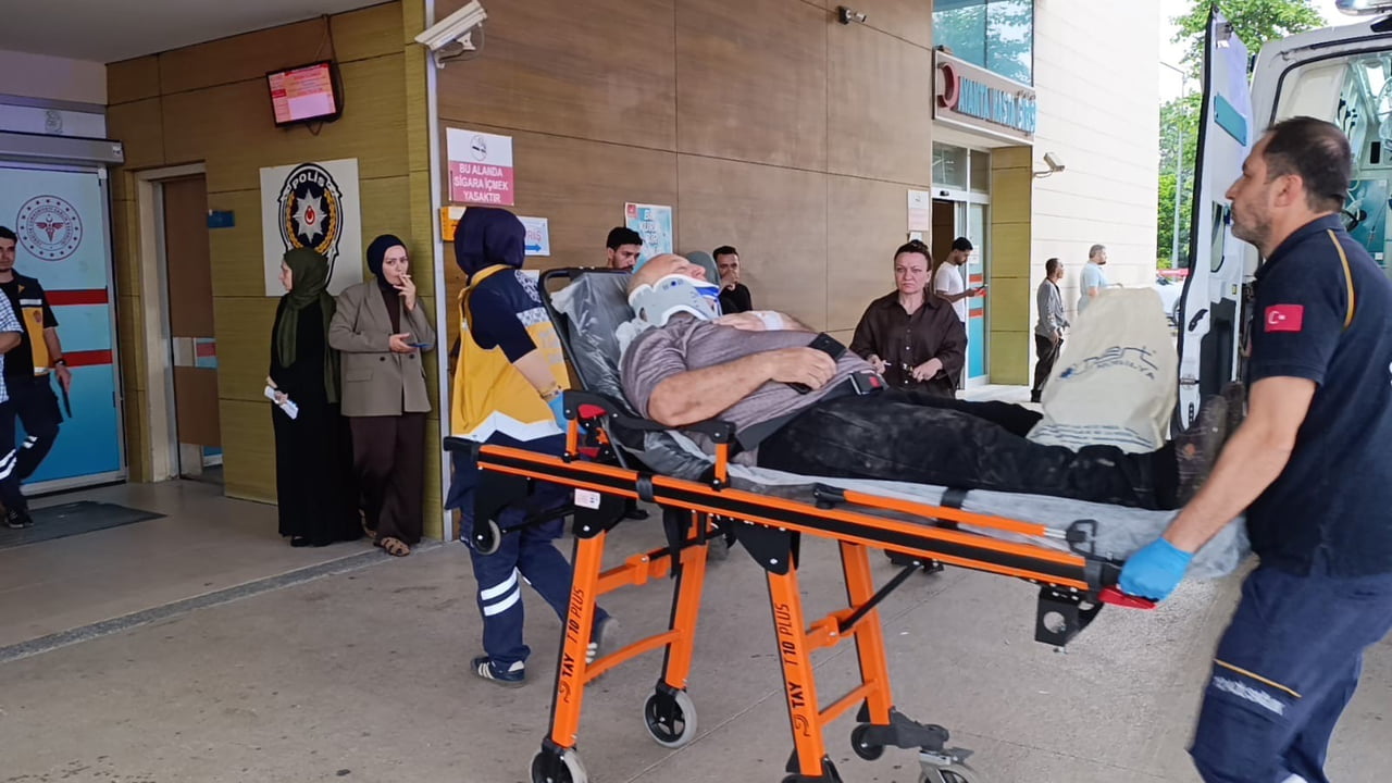 BURSA’DA DEVRİLEN KAMYONUN SÜRÜCÜSÜ YARALANDI