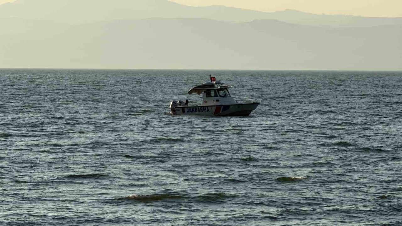 BURSA’DA İZNİK GÖLÜNDE OĞLU YİĞİT ÇAĞLAYAN(8) İLE YÜZMEK İSTEYEN EMEKLİ POLİS MEMURU SİNAN...
