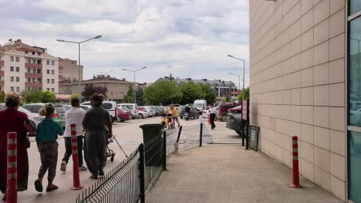 Bursa’da kiraz toplamak için ağaca çıkan kişi, düşerek yaralandı