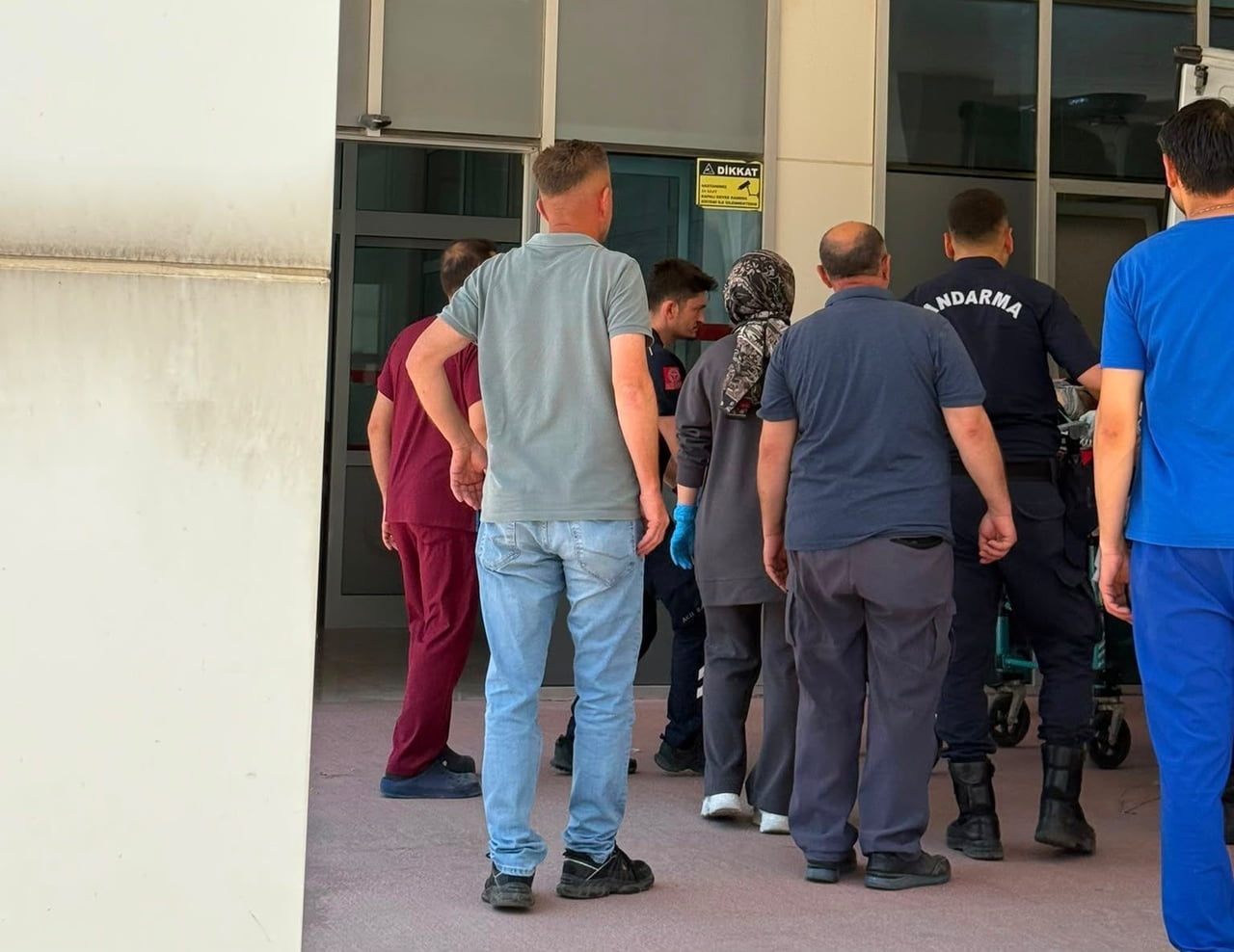 BURSA’DA MEYDANA GELEN OLAYDA, ÇİFTLİKTE ÇALIŞIRKEN İSTİNAT DUVARINDAN DÜŞEREK AĞIR YARALANAN...