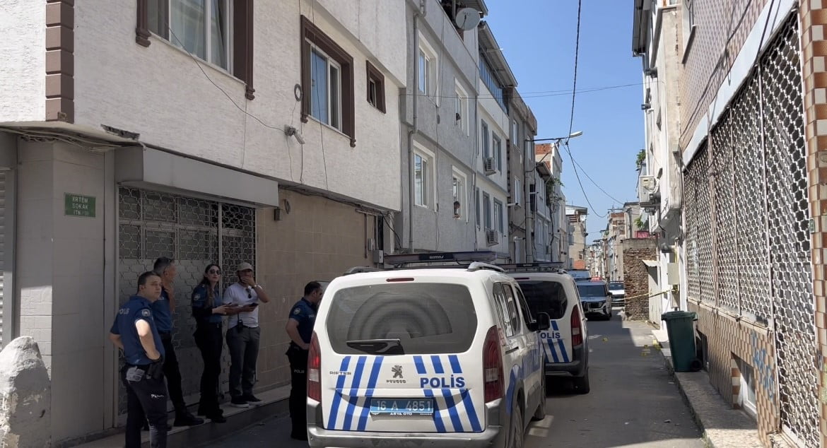 BURSA’DA SOKAK ORTASINDA KURŞUN YAĞMURU… 5 KURŞUNUN İSABET ETTİĞİ KİŞİ AĞIR YARALANDI