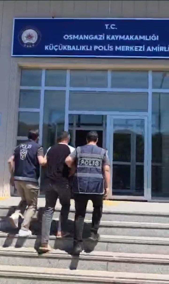 BURSA İL EMNİYET MÜDÜRLÜĞÜ EKİPLERİNCE, HAKKINDA KESİNLEŞMİŞ HAPİS CEZASI BULUNAN VE ÇEŞİTLİ...