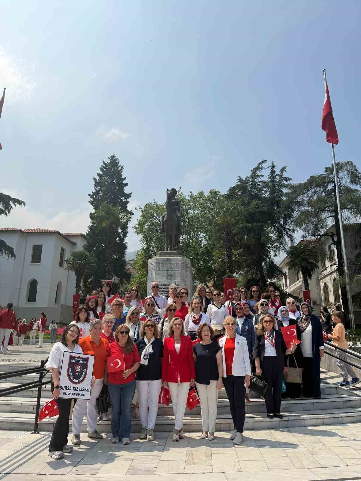 BURSA KIZ LİSESİ MEZUNLARI, MANTI GÜNÜNDE BİR ARAYA GELDİ.