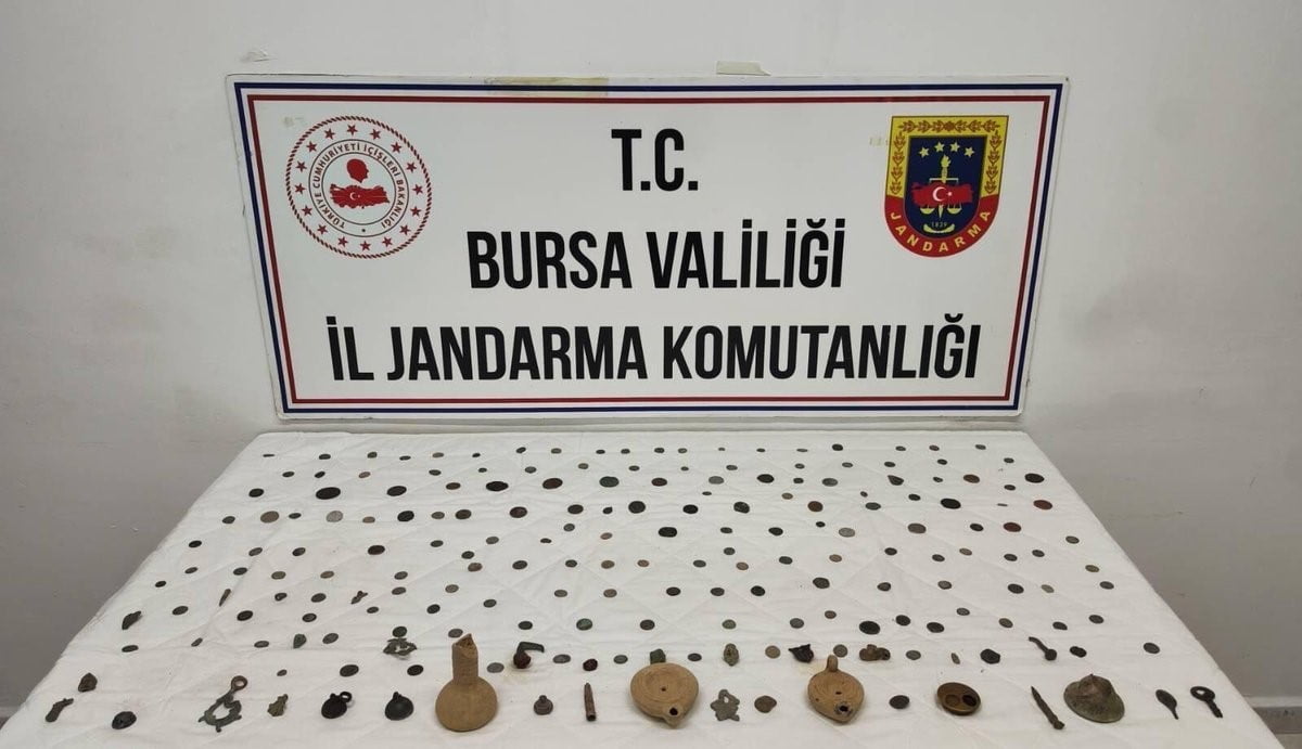 BURSA’NIN GEMLİK İLÇESİNDE JANDARMA EKİPLERİNCE DÜZENLENEN OPERASYONDA, ROMA VE BİZANS DÖNEMİNE...