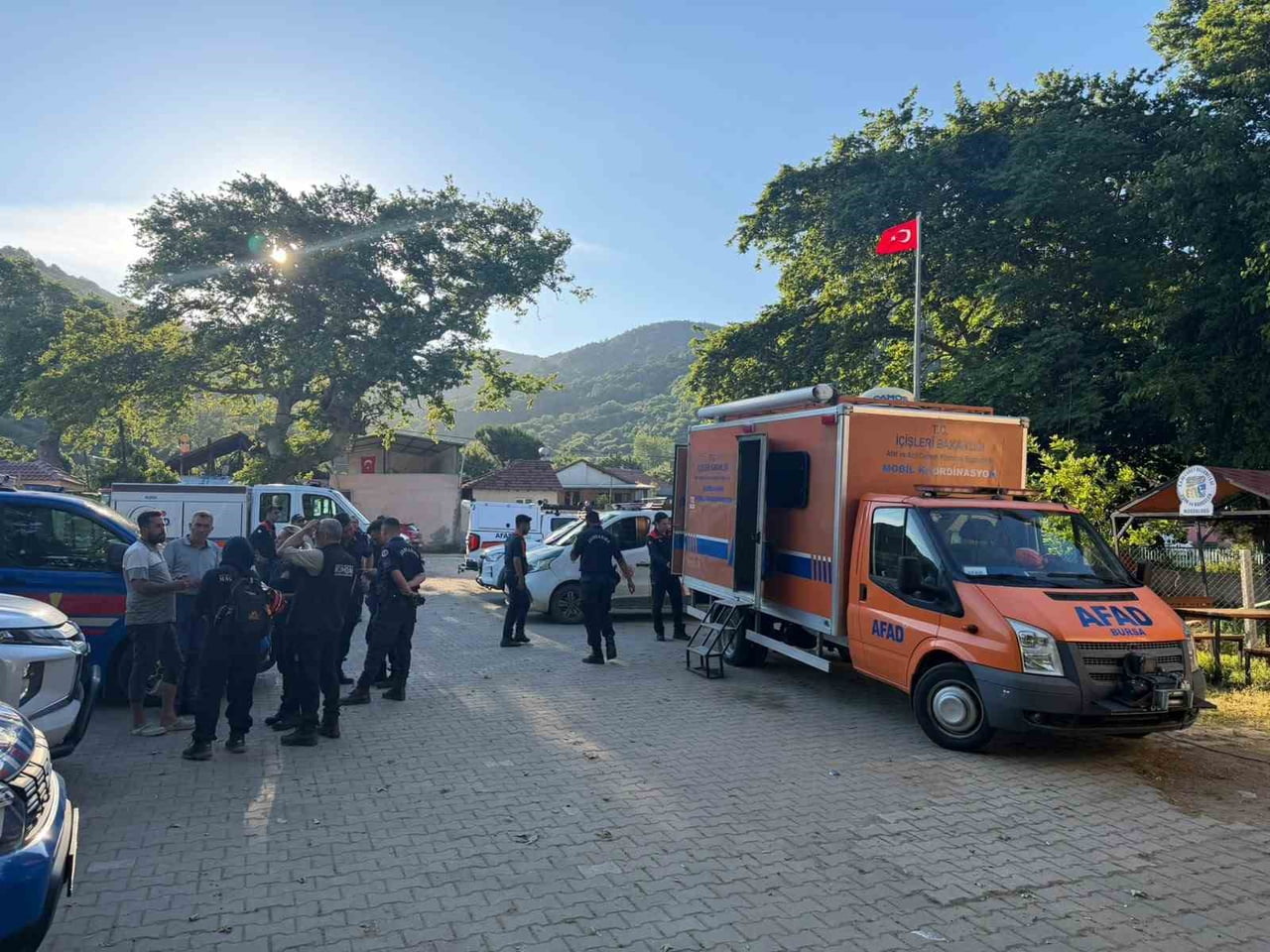 BURSA’NIN KARACABEY İLÇESİNDE CUMA GÜNÜ GECE YARISI AİLESİYLE TARTIŞTIKTAN SONRA EVİ TERK EDEN VE...
