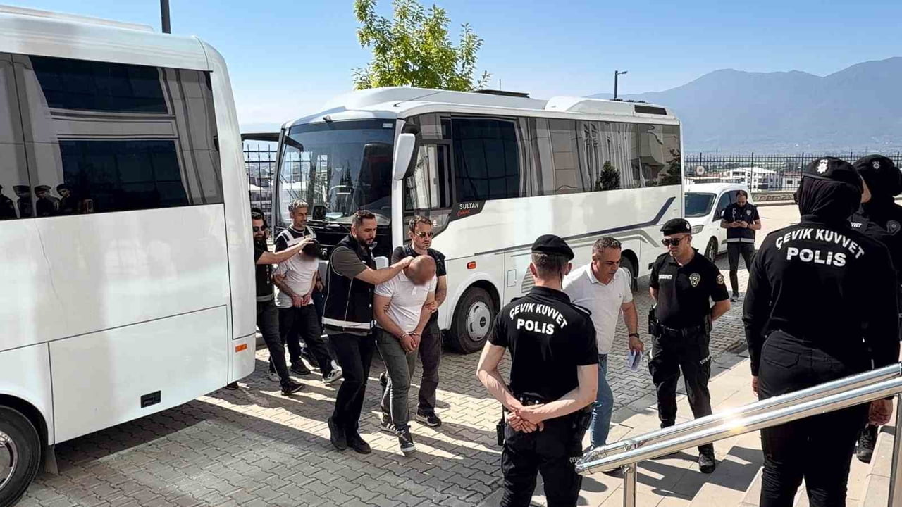 BURSA’NIN ORHANGAZİ İLÇESİ MERKEZLİ OLARAK 4 İLDE DÜZENLENEN UYUŞTURUCU OPERASYONUNDA TUTUKLU...