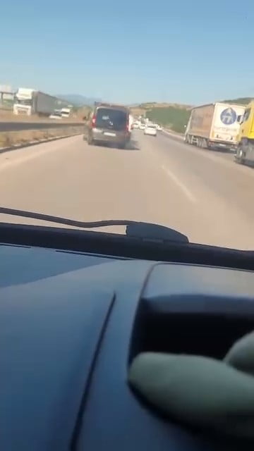 BURSA OTOBANINDA YAŞANAN BİR ANLIK DURAKSAMA, KAZAYA NEDEN OLDU. TRAFİKTE YAŞANAN TEHLİKELİ ANLAR...