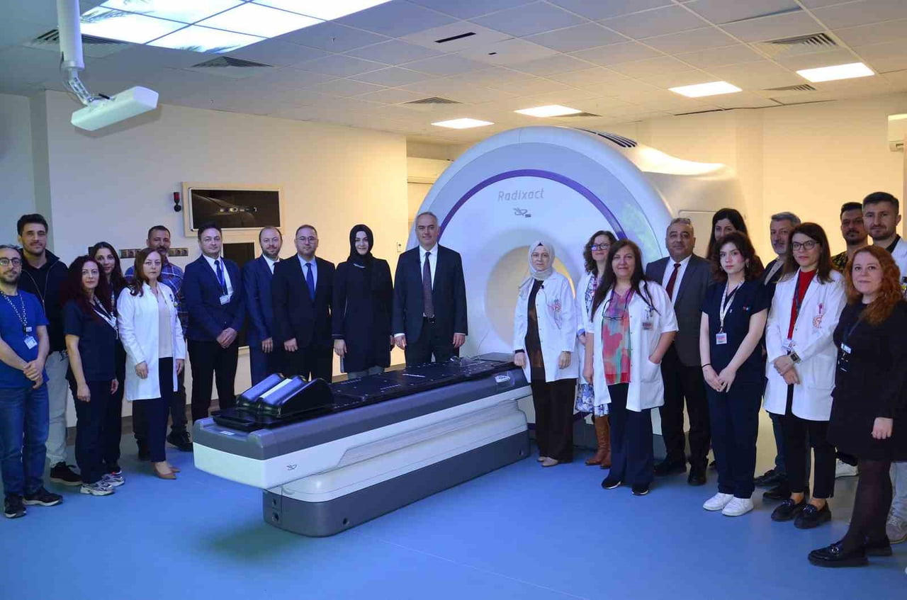 BURSA ŞEHİR HASTANESİ’NDE KLASİK RADYOTERAPİ YÖNTEMLERİYLE TEDAVİSİ OLDUKÇA GÜÇ OLAN TÜMÖRLERDE...