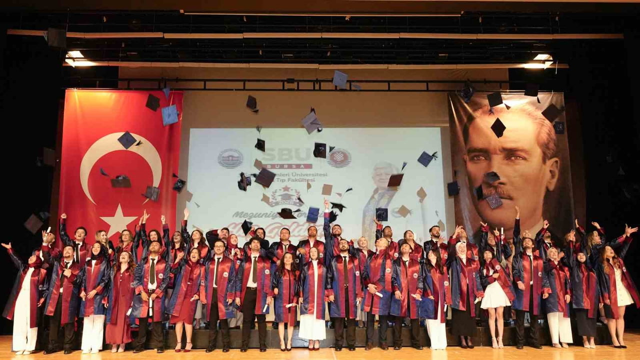 BURSA TIP FAKÜLTESİ İLK MEZUNLARINI VERDİ