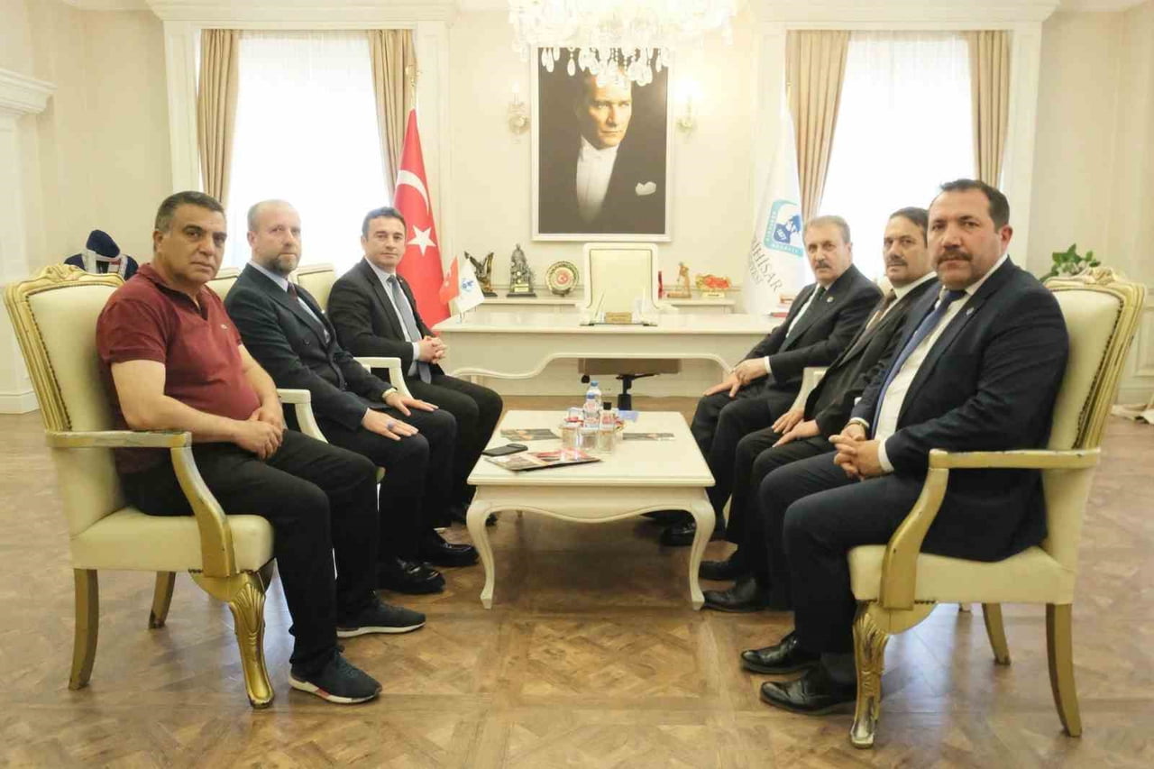 BÜYÜK BİRLİK PARTİSİ (BBP) GENEL BAŞKANI MUSTAFA DESTİCİ, SİVRİHİSAR BELEDİYESİNİ ZİYARET EDEREK...