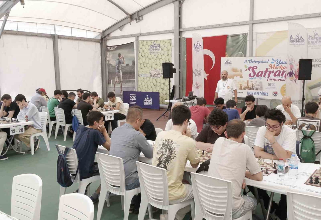 BÜYÜKÇEKMECE'DE BU YIL ÜÇÜNCÜSÜNÜ DÜZENLENEN GELENEKSEL YAZA MERHABA SATRANÇ TURNUVASI, SATRANÇ...