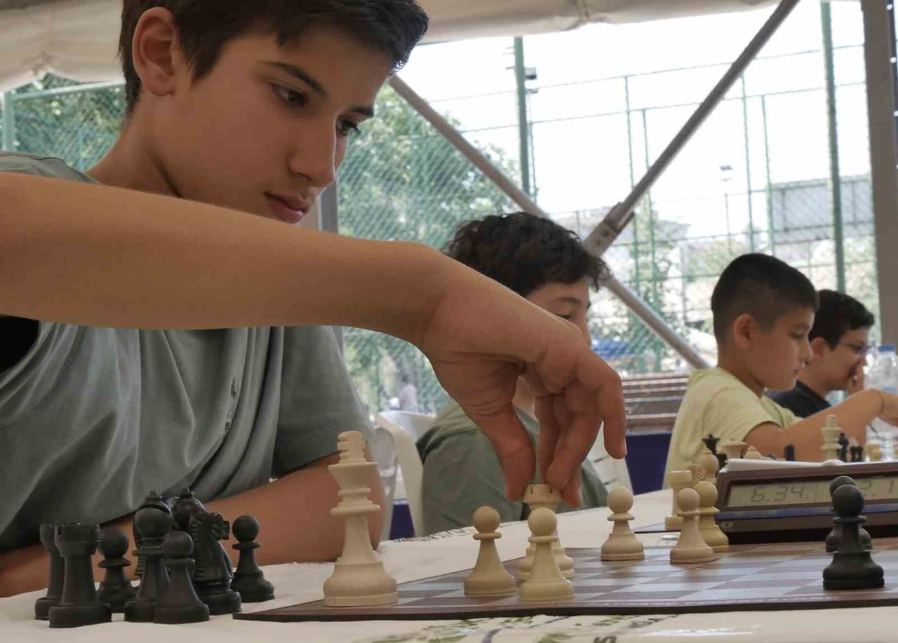 BÜYÜKÇEKMECE'DE BU YIL ÜÇÜNCÜSÜNÜ DÜZENLENEN GELENEKSEL YAZA MERHABA SATRANÇ TURNUVASI, SATRANÇ...