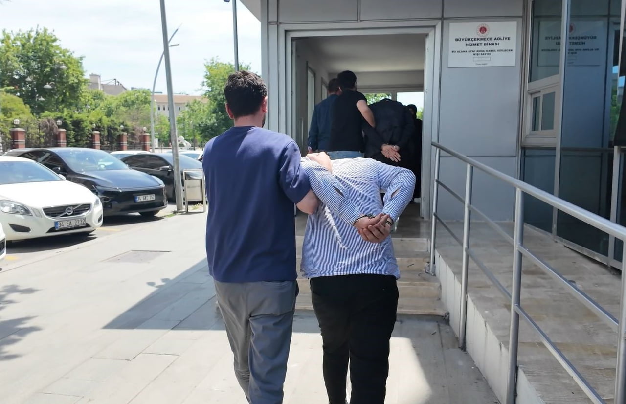 BÜYÜKÇEKMECE ADLİYESİ ADLİ EMANET BÜROSUNDAN 25 KİLOGRAM ALTIN İLE 50 KİLOGRAM GÜMÜŞÜN ÇALINDIĞI...