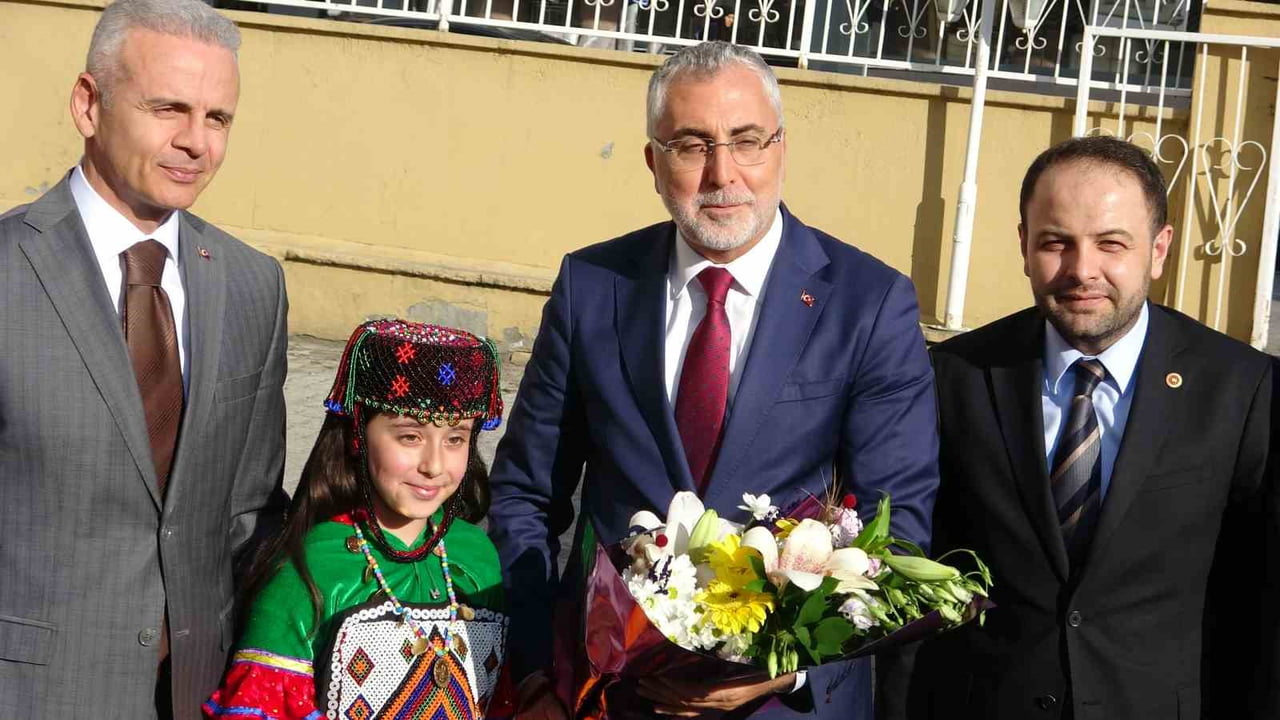 ÇALIŞMA VE SOSYAL GÜVENLİK BAKANI VEDAT IŞIKHAN, BİR DİZİ PROGRAM VE TEMASLARDA BULUNMAK ÜZERE...