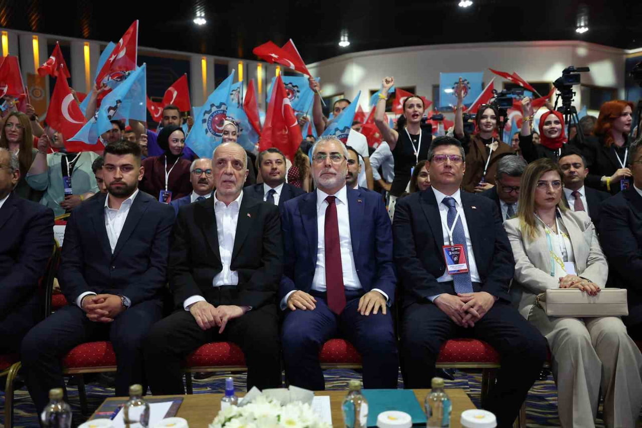 ÇALIŞMA VE SOSYAL GÜVENLİK BAKANI VEDAT IŞIKHAN, "TEKNOLOJİNİN KARANLIK YANINA, DİJİTAL BAĞIMLILIK...