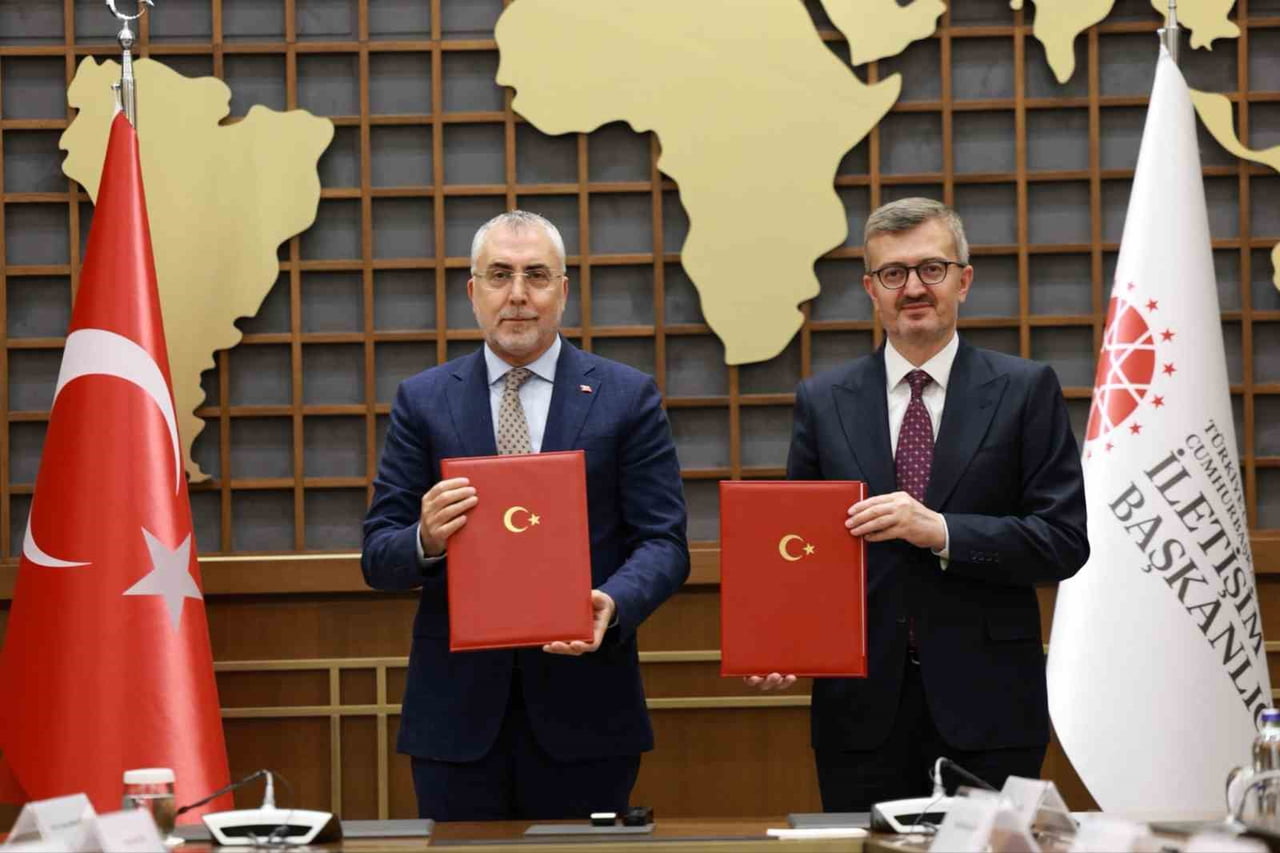ÇALIŞMA VE SOSYAL GÜVENLİK BAKANI VEDAT IŞIKHAN VE İLETİŞİM BAŞKANI BURHANETTİN DURAN