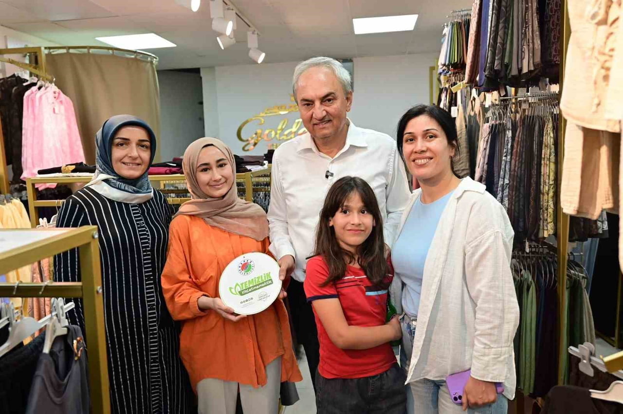 ÇALIŞMALARI TAKİP EDEN VATANDAŞLARLA BİR ARAYA GELEN BAŞKAN KOCAGÖZ, "DÜKKÂNLARINIZA ASTIĞINIZ...