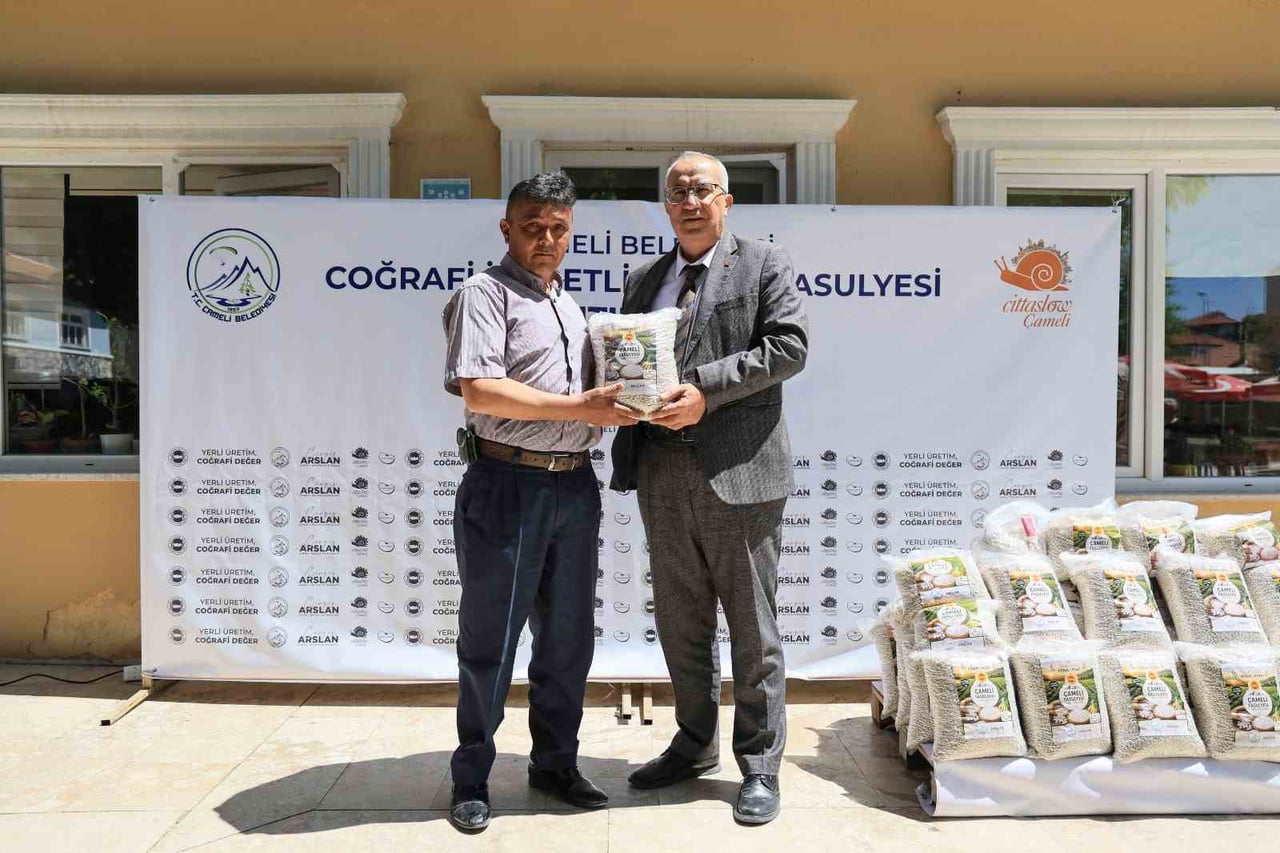 ÇAMELİ BELEDİYESİ ÜRETİME DESTEK AMACIYLA COĞRAFİ İŞARETLİ ÇAMELİ FASULYESİNİN ÜRETİCİYLE...