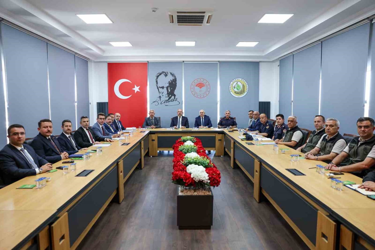 ÇANAKKALE'DE VALİ DOÇ. DR. ÖMER TORAMAN BAŞKANLIĞINDA GERÇEKLEŞTİRİLEN TOPLANTIDA HASAT DÖNEMİNDE...