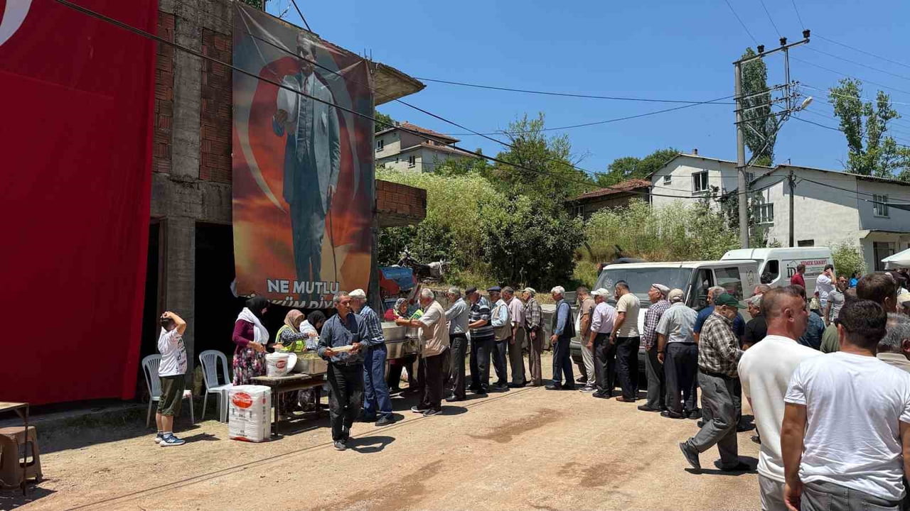 ÇANAKKALE'NİN ÇAN İLÇESİNE BAĞLI SÖĞÜTALAN KÖYÜNDE GELENEKSEL KÖY HAYRI 5 BİN KİŞİNİN KATILIMI İLE...