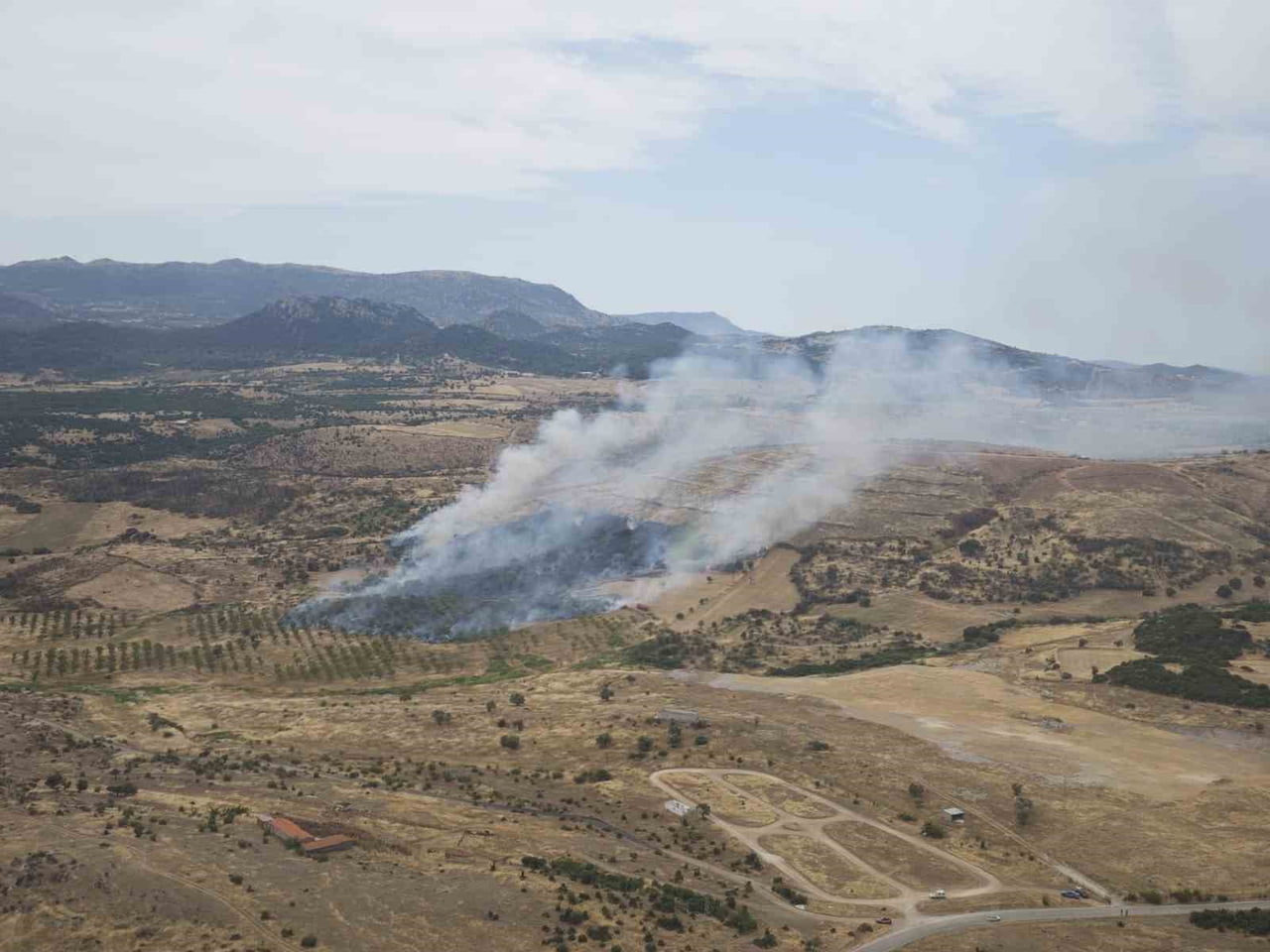 ÇANAKKALE'NİN EZİNE İLÇESİNDE ORMAN BÖLGE MÜDÜRLÜĞÜ'NE BAĞLI EKİPLERİN HAVADAN VE KARADAN MÜDAHALE...