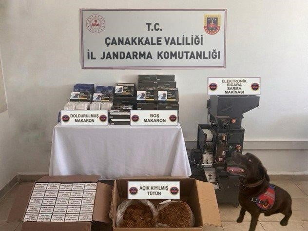 ÇANAKKALE'NİN LAPSEKİ İLÇESİNDE YAPILAN KAÇAKÇILIK OPERASYONUNDA ÇOK SAYIDA DOLU VE BOŞ MAKORONUN...