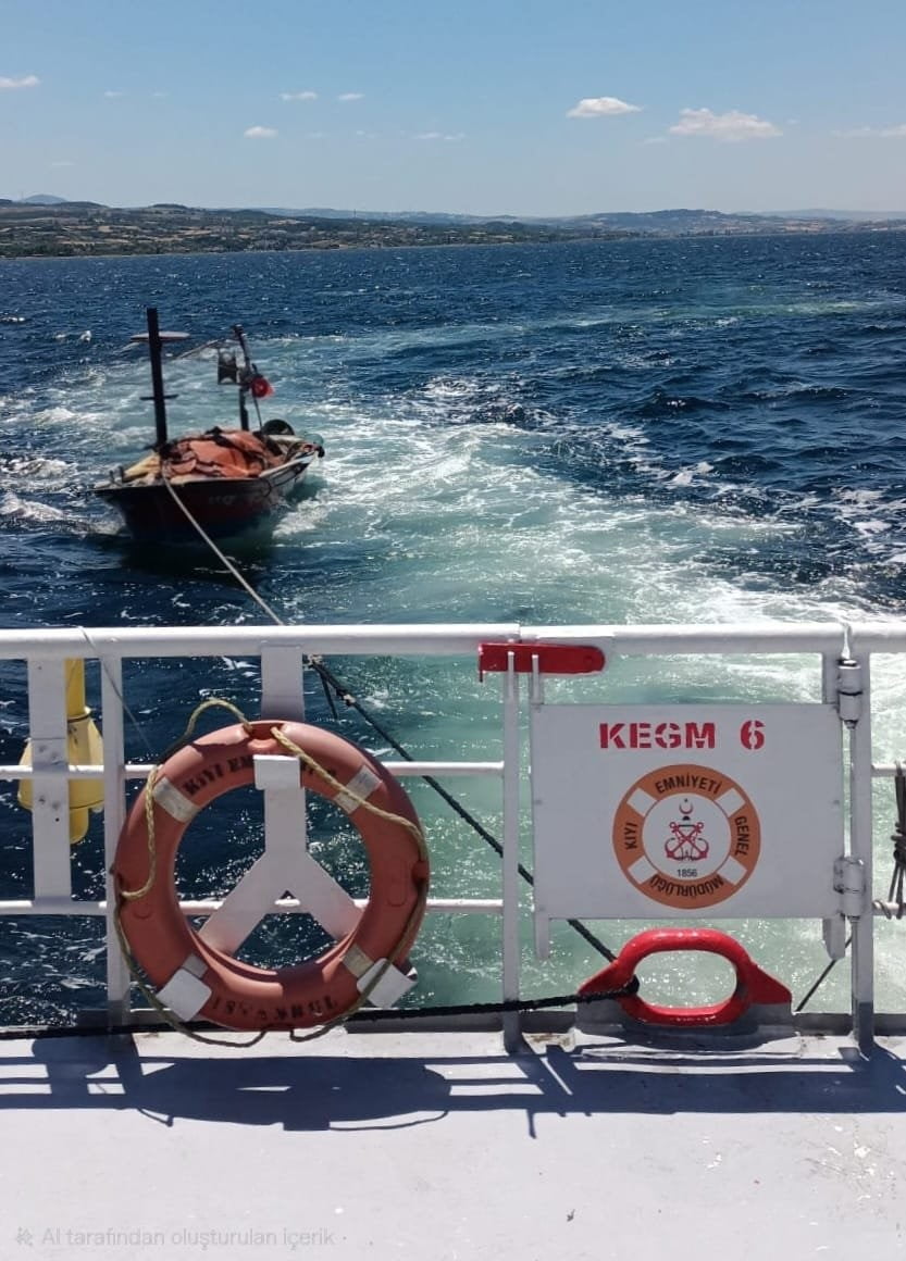 ÇANAKKALE BOĞAZI’NDA SÜRÜKLENEN VE İÇİNDE 1 KİŞİNİN BULUNDUĞU TEKNE KIYI EMNİYETİ GENEL...