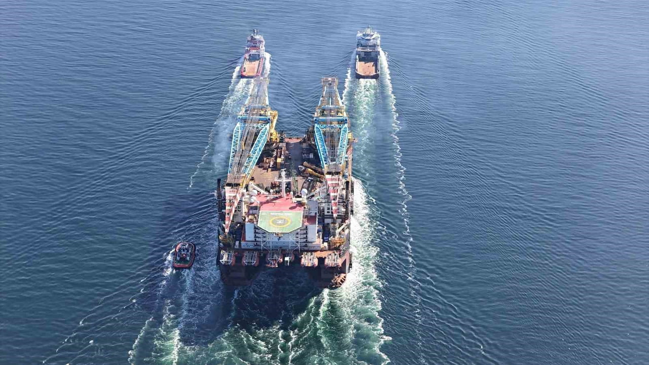 ÇANAKKALE BOĞAZI’NDAN GEÇEN 200 METRE UZUNLUĞUNDAKİ DOĞALGAZ BORU HATTI DÖŞEME ÇALIŞMALARINDA...