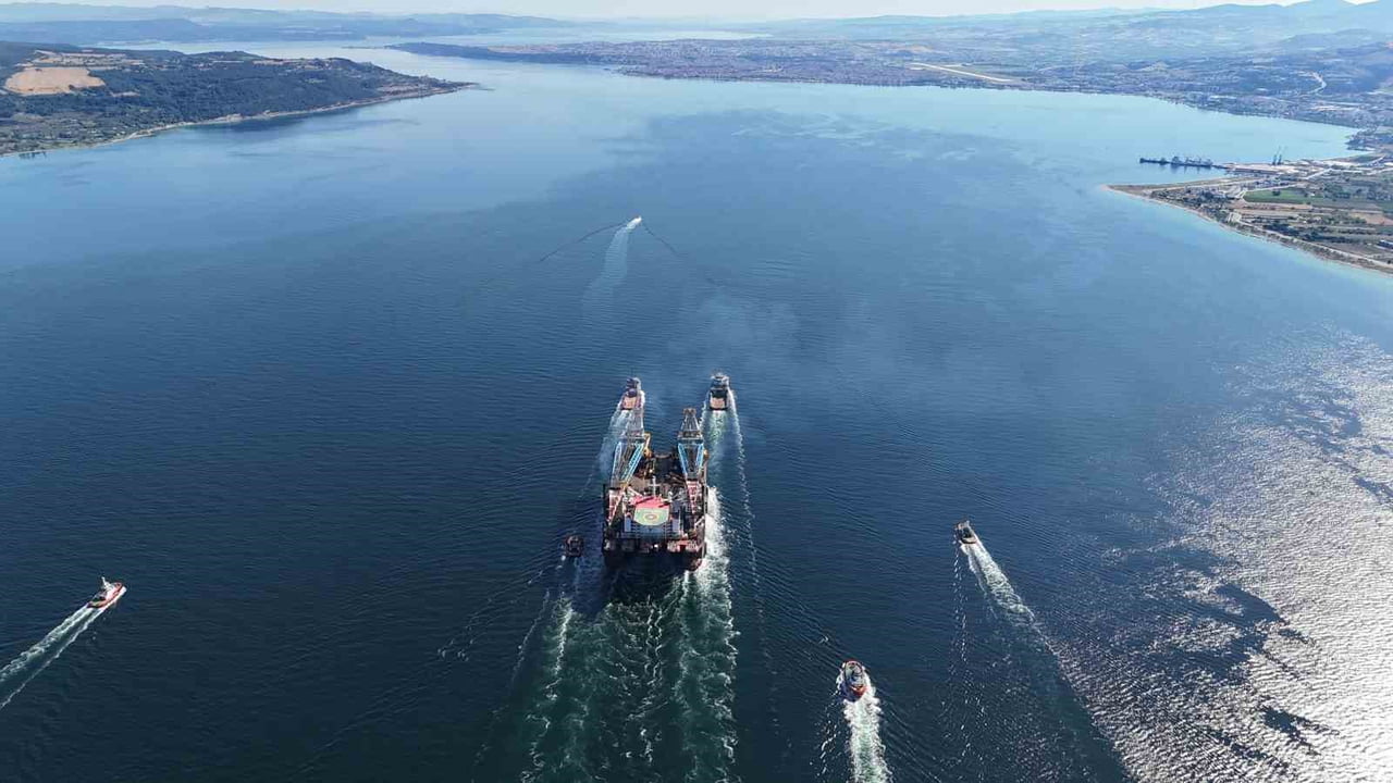 ÇANAKKALE BOĞAZI’NDAN GEÇEN 200 METRE UZUNLUĞUNDAKİ DOĞALGAZ BORU HATTI DÖŞEME ÇALIŞMALARINDA...