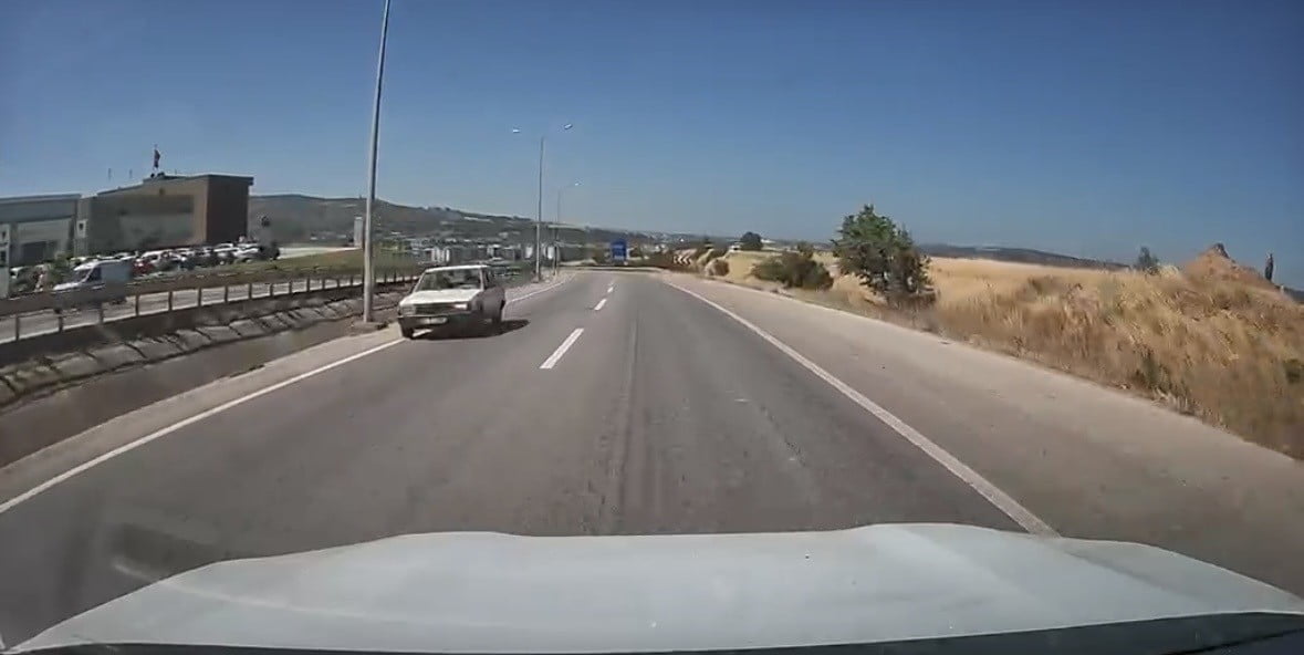 ÇANAKKALE-BURSA KARAYOLUNDA TERS YÖNDE GİDEN BİR OTOMOBİL SÜRÜCÜ YAKALANDI. 3.12 PROMİL ALKOLLÜ...